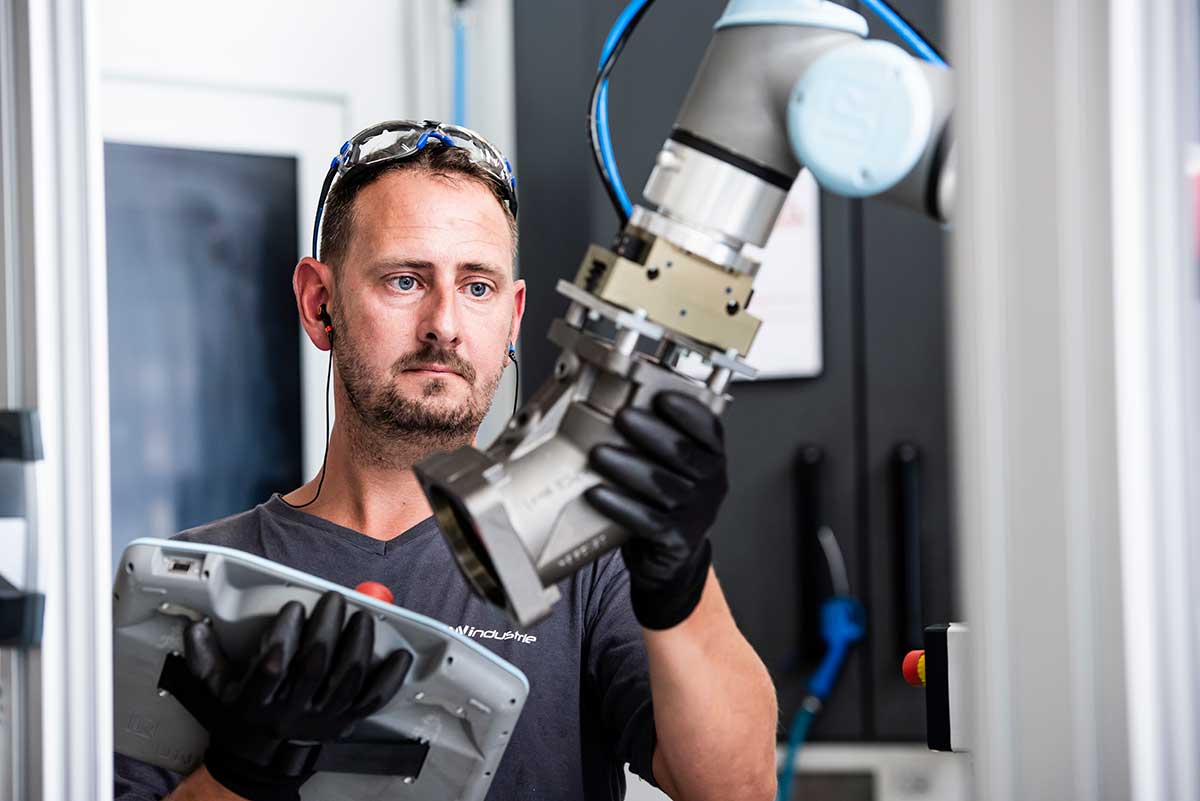 Webinar | Krisensicher in der Schweiz produzieren: So gelingt´s mit Cobots (DE) 7 Webinar | Krisensicher in der Schweiz produzieren: So gelingt´s mit Cobots (DE)