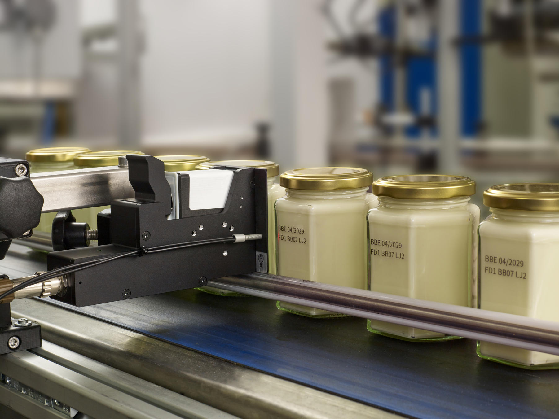 Gx-Series OPT printhead coding onto glass jars labeling on glass